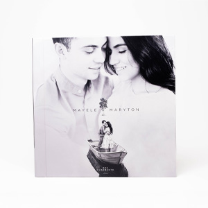 Capa dura fotográfica laminada com filme BOPP.