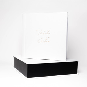 Disponível em impressão fotográfica, signature (courino) e tecido suede.