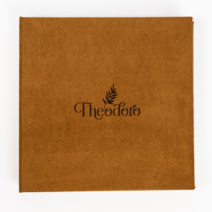 Personalização a laser na capa, com o custo de R$ 60,00.