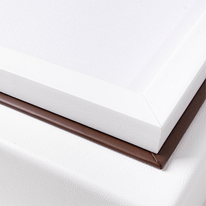 Suporta álbuns Fastbook com opções de 400 g/m² para até 98 páginas e 800 g/m² para até 56 páginas, ajustando assim a capacidade de páginas que a embalagem pode acomodar.