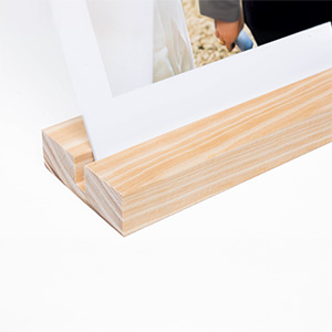 Disponível em madeira na cor natural